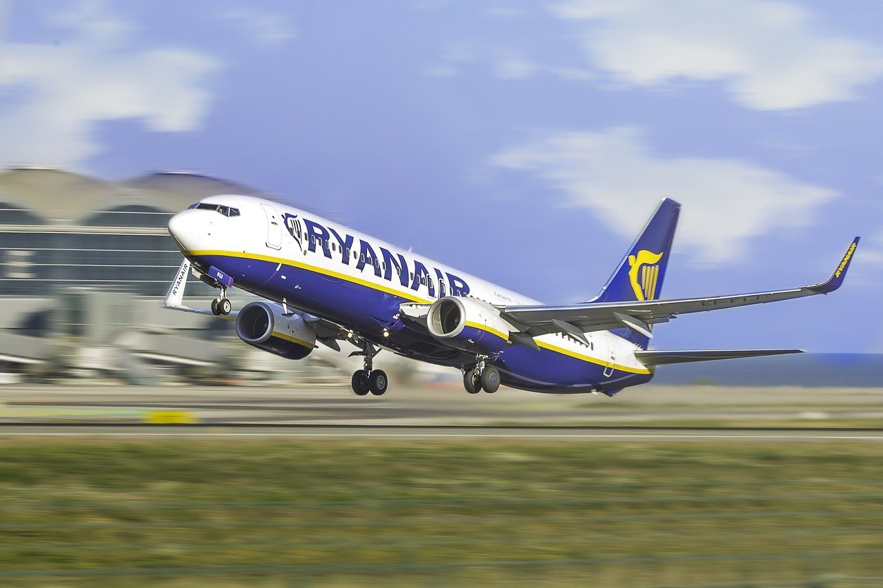Ryanair analizează eliminarea unor rute din România
