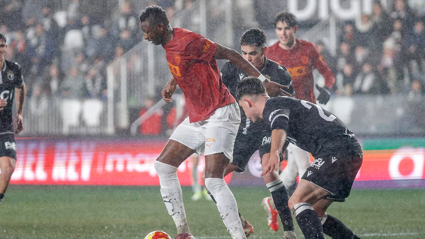 Valencia avansează în Cupă după un meci solid cu Burgos Valencia a obținut o victorie convingătoare în optimile de finală ale Cupei, învingând echipa Burgos cu 2-0, grație unei prestații constante și disciplinate