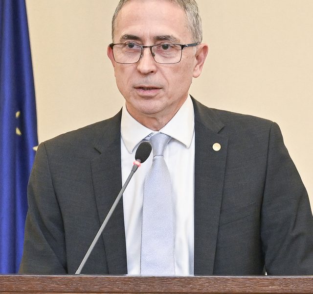 FOTO Schimbare istorică la bani, nouă semnătură lângă Isărescu. Șeful de la HR-ul BNR se mută la tiparniță. Semnătura lui va apărea pe bancnote alături de cea a lui Isărescu