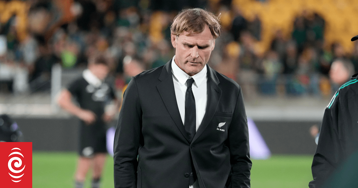 Scott Robertson, demis de la conducerea All Blacks: un capitol se închide Scott „Razor” Robertson, considerat cu doar câțiva ani în urmă drept viitorul rugby-ului neozeelandez, a fost demis din funcția de antrenor principal al echipei All Blacks