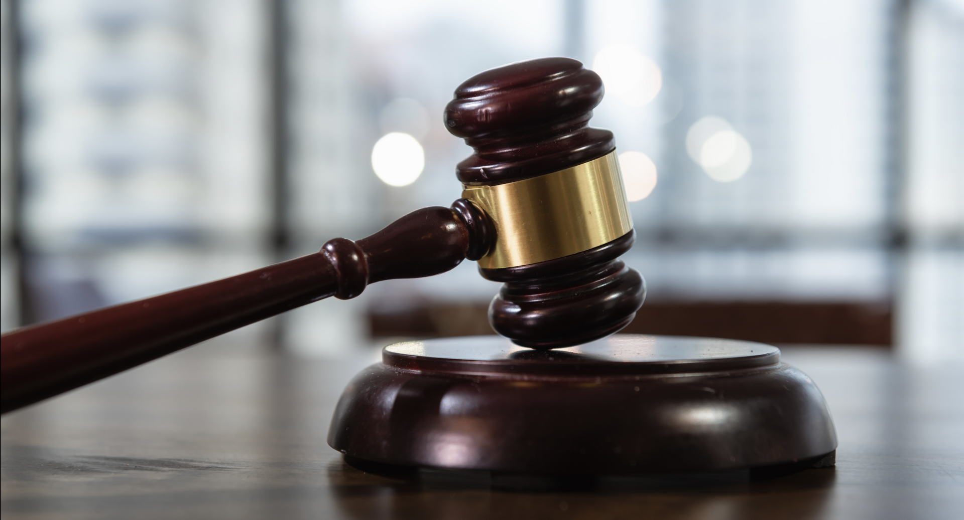 Curtea de Apel București amână pentru a doua oară judecarea contestării înființării Comitetului Guvernamental pentru Legile Justiției Luni, Curtea de Apel București a decis amânarea procesului în care Ministerul Justiției contestă înființarea Comitetului Guvernamental pentru modificarea Legilor justiției, în contextul unui conflict de natură politică și juridică încă neîncheiat