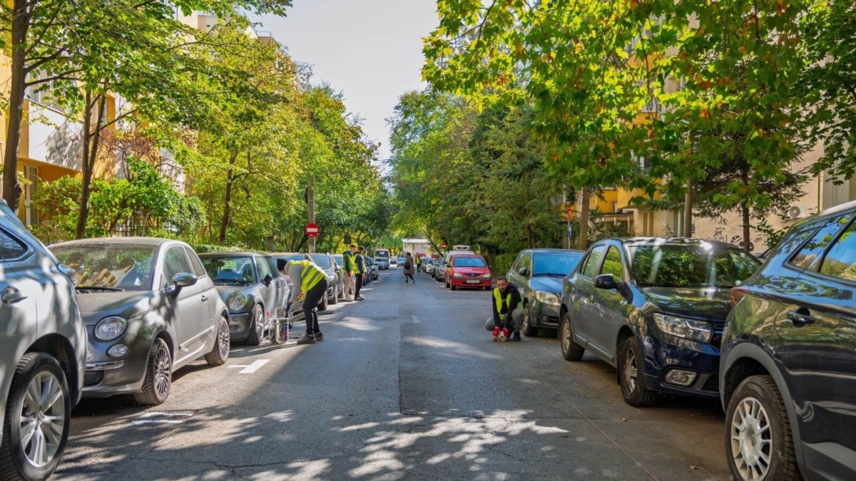 Primăria Sectorului 2 a anunțat că, în ultimele luni, a ridicat peste 1.000 de autovehicule de pe domeniul public, un număr care depășește cu mult totalul mașinilor ridicate în perioada 2021-2024