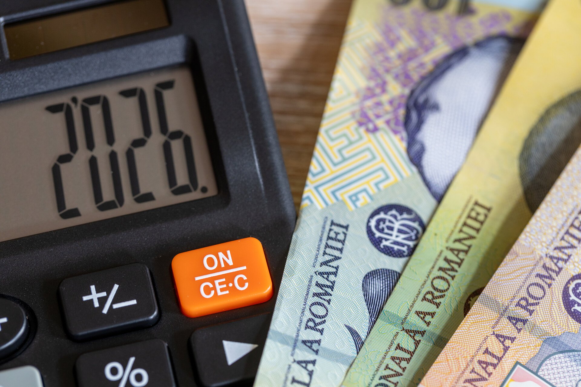 Schimbări fiscale majore în 2026: Impozitare mai strictă pentru firme și contribuabili Anul 2026 a adus o serie de modificări fiscale semnificative în România, care afectează în mod direct atât companiile, cât și persoanele fizice