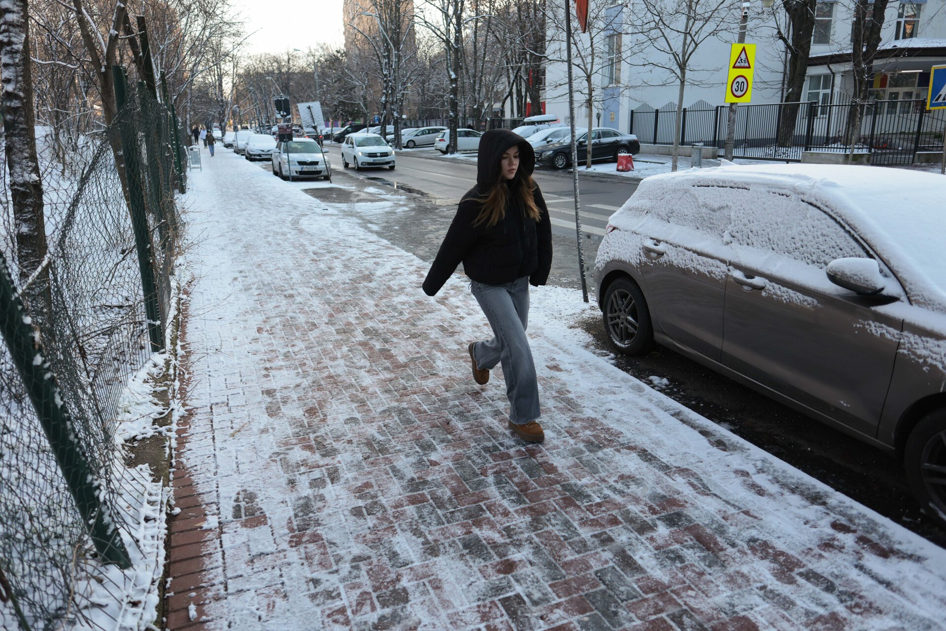 Val de frig extrem în România: Gerul pune stăpânire pe întreaga țară Iarna și-a intrat în drepturi pe întreg teritoriul României, cu temperaturi care coboară sub -20 de grade Celsius