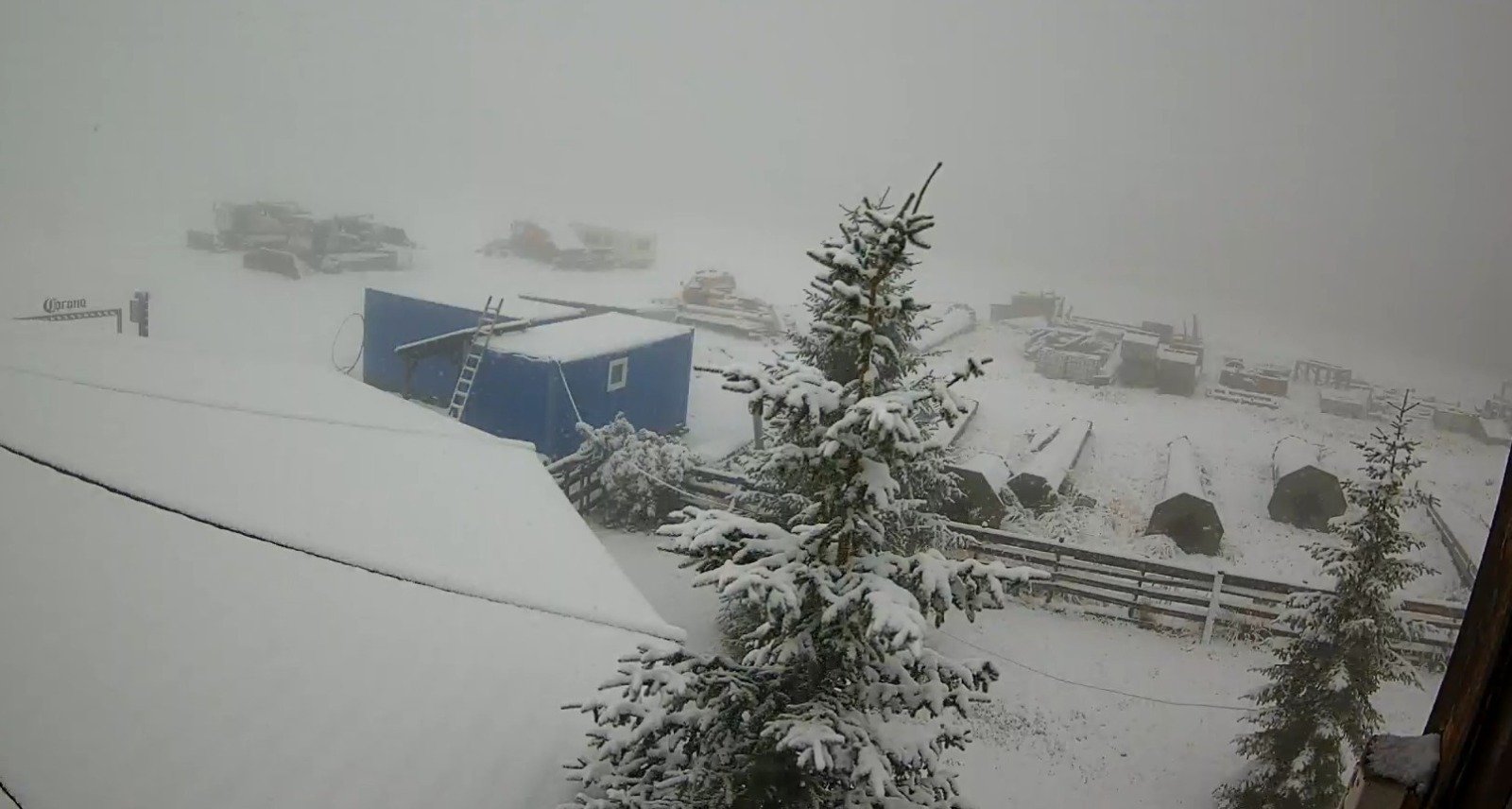 Traficul întrerupt în zonele montane ale județului Alba, după viscolul de weekend În județul Alba, fenomenul meteo extrem a continuat să provoace probleme majore pentru localnici și autorități, în special în zona Munților Apuseni