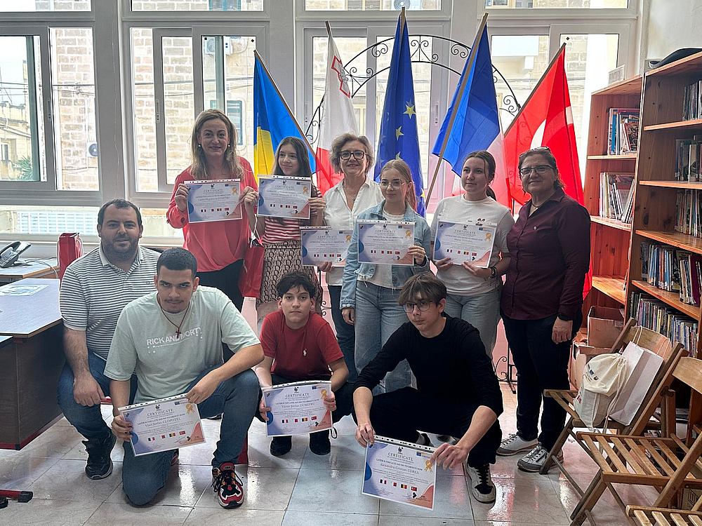 O nouă etapă în combaterea obezității: Elevi din Bacău, în Malta pentru un parteneriat european În perioada 17-21 noiembrie 2025, Palatul Copiilor Bacău a participat la o mobilitate internațională în cadrul proiectului Erasmus+ intitulat „Later is Too Late: Say NO to Obesity Now”, dedicat promovării alimentației sănătoase și prevenirii obezității în rândul elevilor