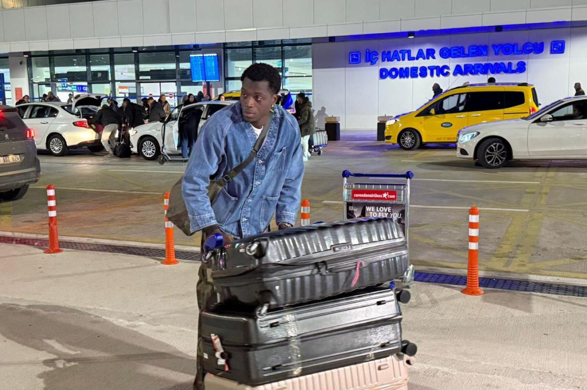 Joyskim Dawa, fundașul central al FCSB, a aterizat în Antalya Joyskim Dawa, fundașul central în vârstă de 29 de ani al campioanei României, FCSB, a sosit în Antalya pentru a se alătura echipei în cantonamentul pregătitor din Turcia