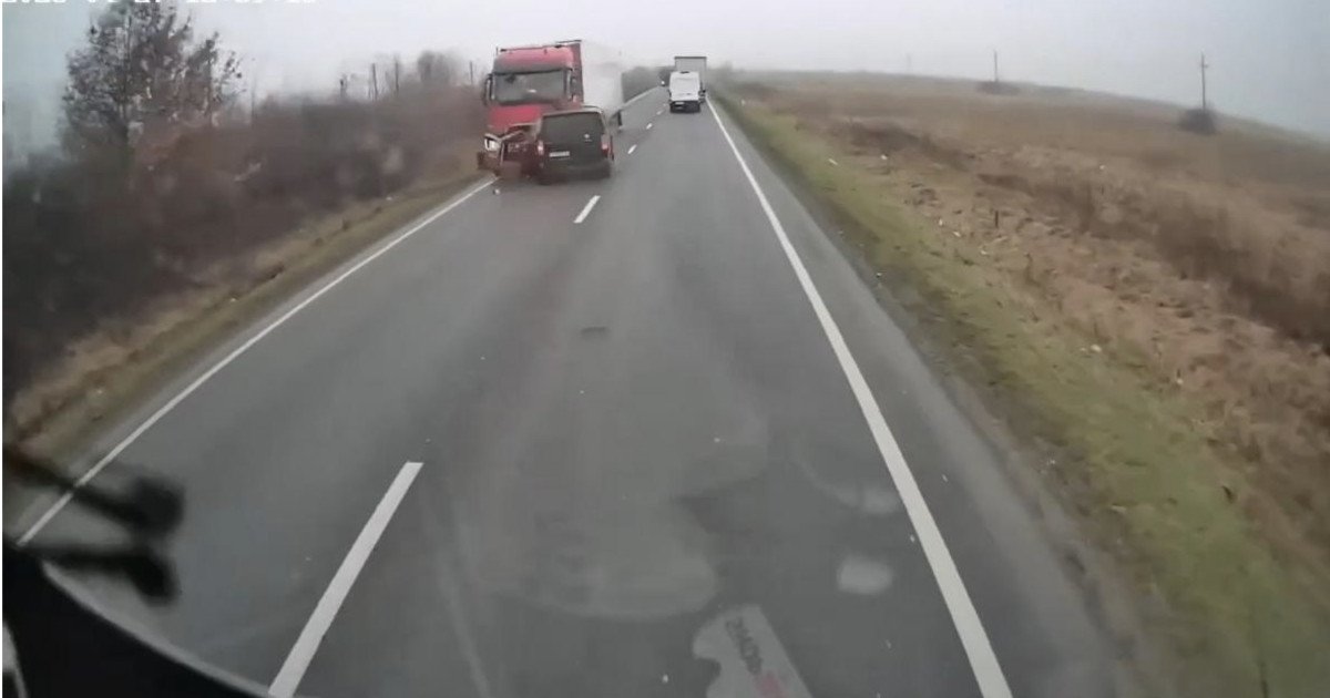 Accident devastator pe DN6: Șapte morți într-o coliziune între un microbuz și un TIR Un tragicul accident rutier a avut loc marți pe DN6, aproape de localitatea Lugojelul din județul Timiș, soldându-se cu moartea a șapte persoane