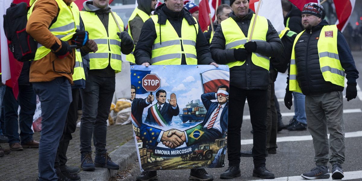 aGFzaD03MWE0NTViNzhjNTU2MjQ4MTkwOGQ4NzBjM2E5NzUzYg.thumb_.jpg - ReactMedia