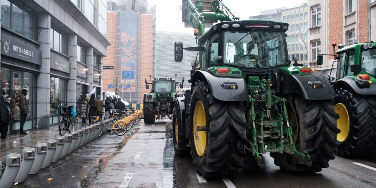 aGFzaD1jNDVlMTRiNGJlMTlhMWI3Y2IyYjRhNDczN2QwMjdmMw.thumb_.jpg - ReactMedia