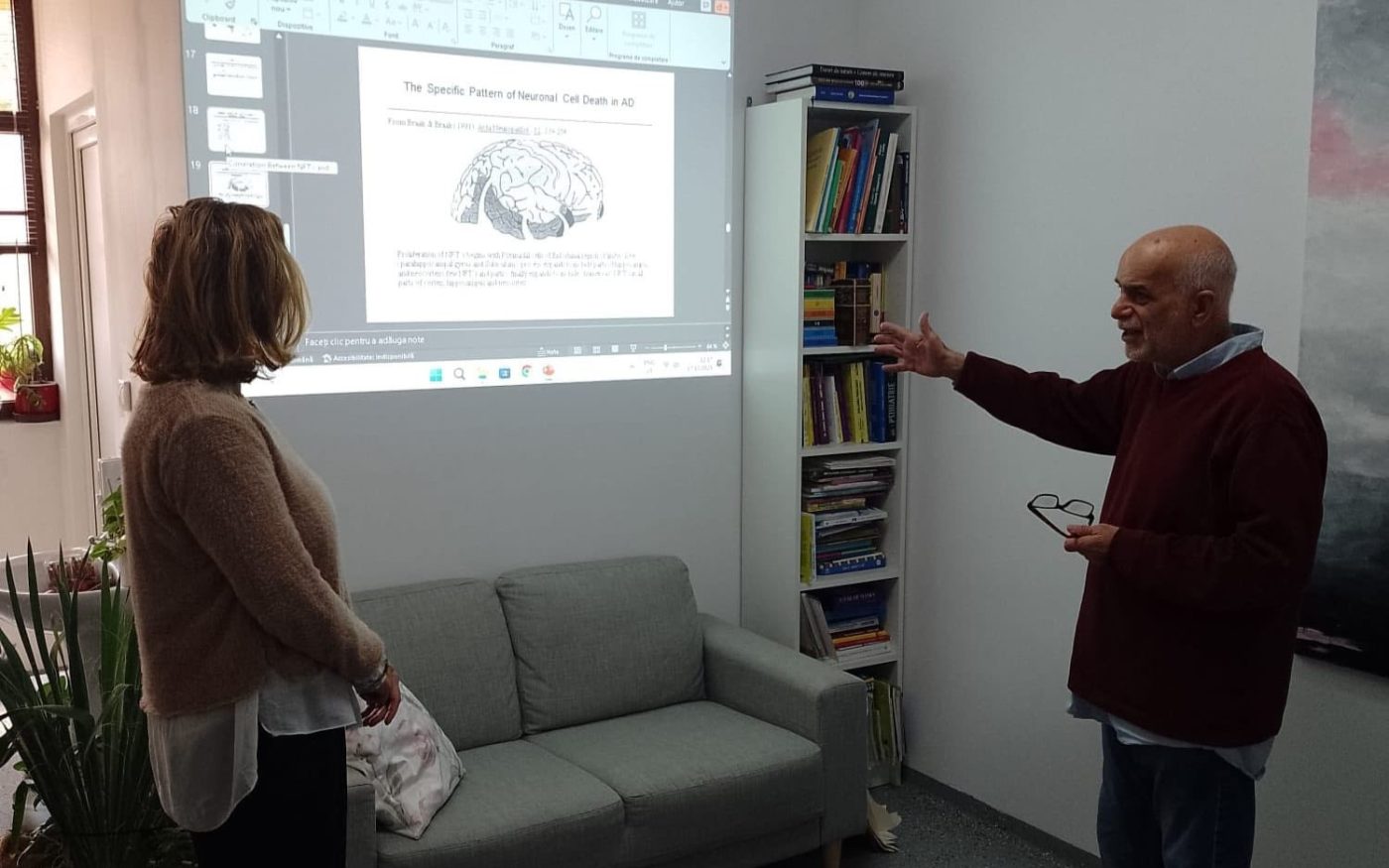 Primăria Sectorului 1 asigură tratament gratuit pentru persoanele cu Alzheimer, inclusiv transport și masă Pentru sute de persoane diagnosticate cu Alzheimer din Sectorul 1 al Capitalei, lupta cu această boală devastatoare devine mai suportabilă, datorită unui program complet oferit gratuit de autorități