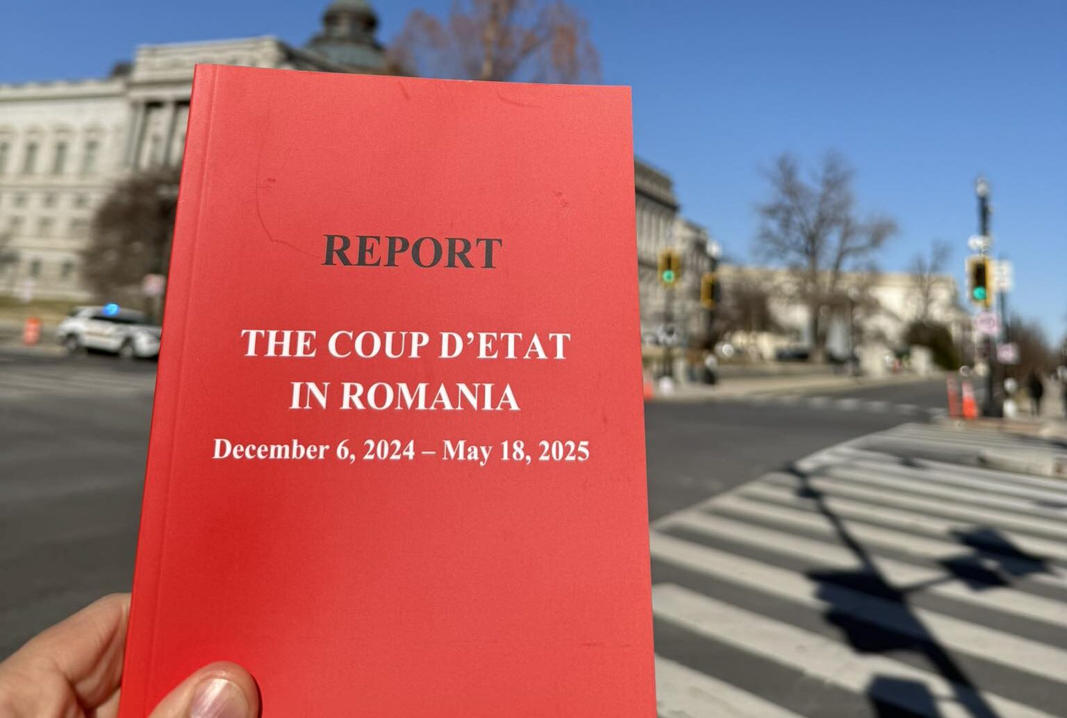 Liderul extremist al partidului AUR, George Simion, a reaprins tensiunile din scena politică românească după ce a postat recent pe contul său oficial de Facebook o foto și un raport despre așa-zisa „lovitură de stat” pregătită în România, anunțând că se află în aceste zile în SUA, la Washington, Capitol Hill, unde susține că urmează să se întâlnească cu mai mulți congresmeni americani