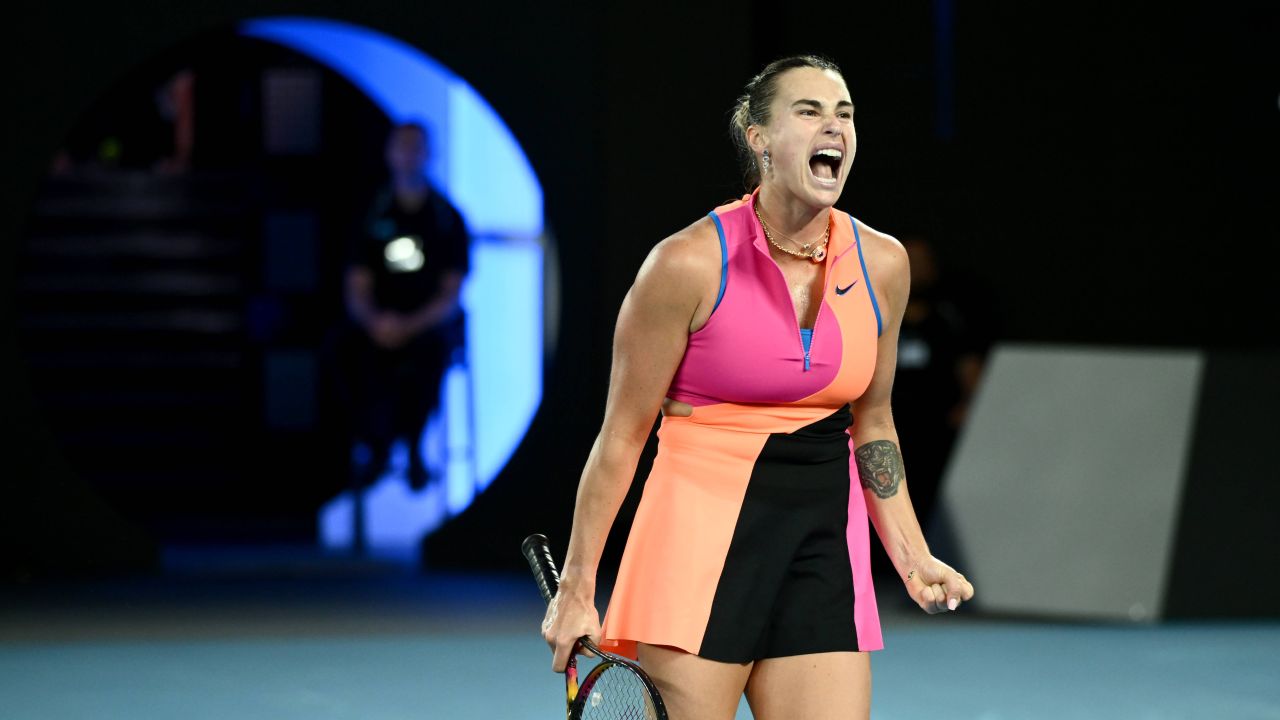 Aryna Sabalenka, din nou în finala Australian Open: O poveste de succes continuu Aryna Sabalenka, jucătoarea din Belarus, a reușit să ajungă pentru al patrulea an consecutiv în finala Australian Open, consolidându-și astfel statutul de una dintre cele mai formidabile jucătoare din circuitul WTA
