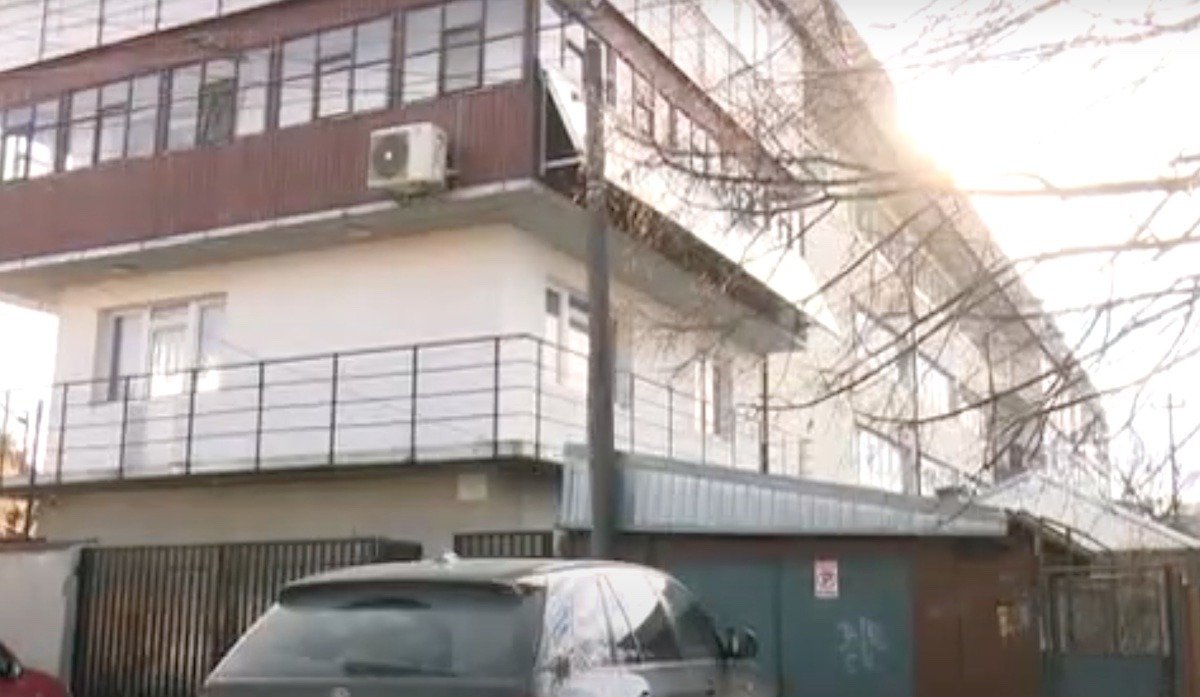 Situație de urgență pentru peste 7.000 de locuitori din zona Sovata-Corund, unde, sâmbătă dimineața, rețeaua de energie electrică a fost grav afectată din cauza fenomenelor meteo extreme