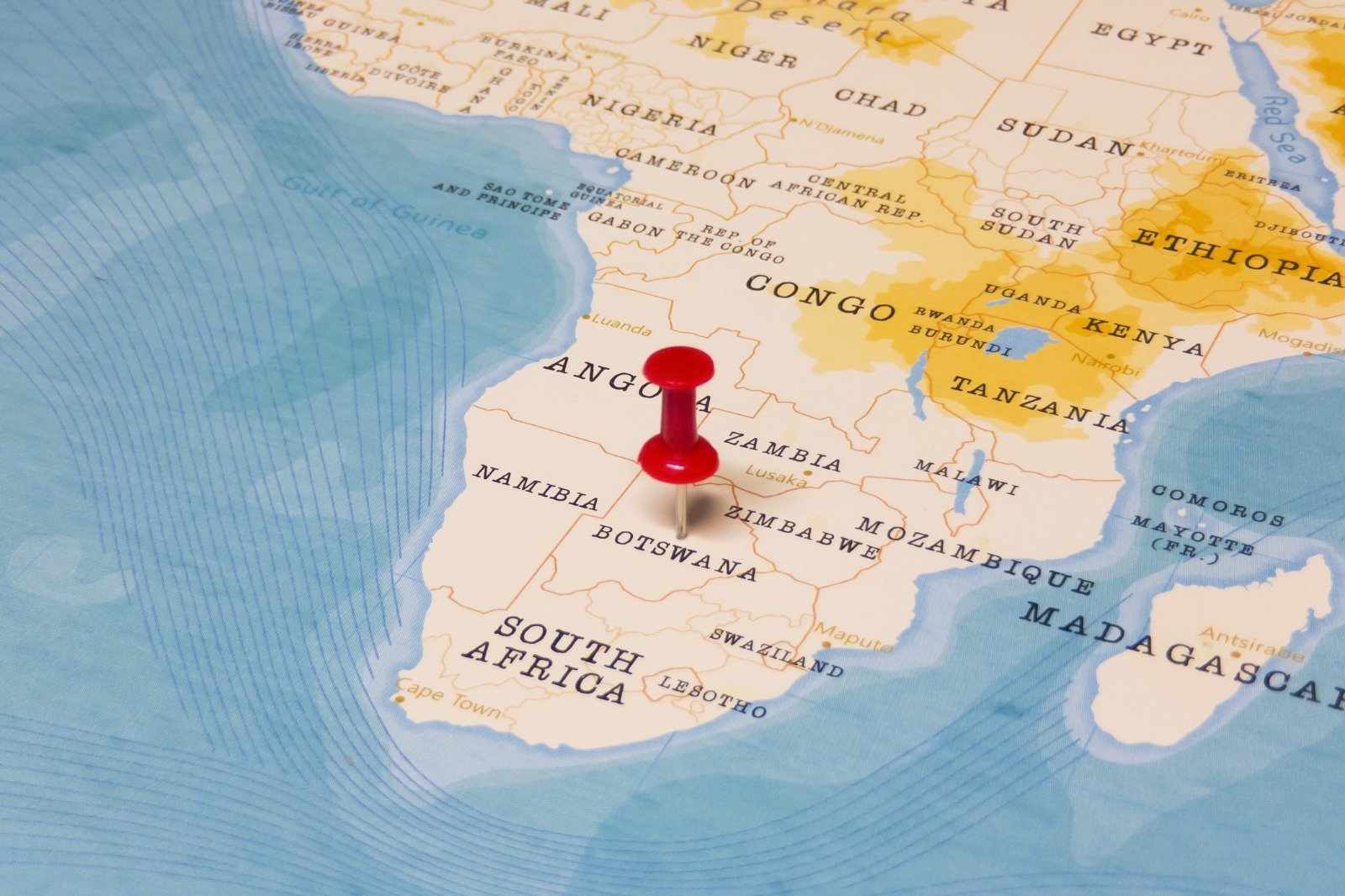 Botswana intenționează să deschidă o ambasadă la Moscova, marcând o amplificare a implicării sale în geopolitica globală și în cooperarea cu Rusia Trecută adesea în umbră de marile puteri, Botswana pare să își croiască un nou drum în relațiile internaționale, anunțând oficial deschiderea unei ambasade la Moscova, într-un context geopolitical tot mai complex