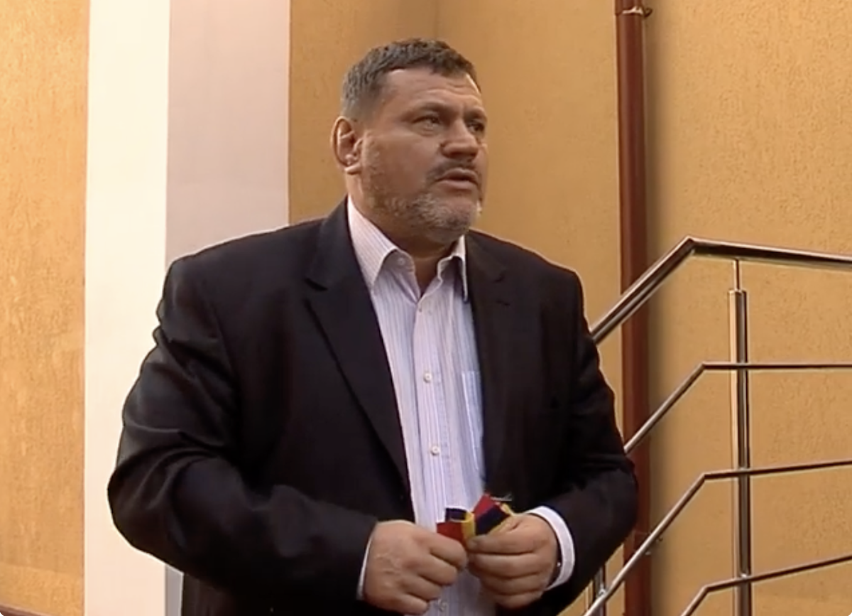 Cristian Poteraș, fostul primar al Sectorului 6, rămâne în memorie ca un personaj controversat, mai ales din cauza implicării sale în scandaluri de corupție, mai degrabă decât pentru realizările administrative