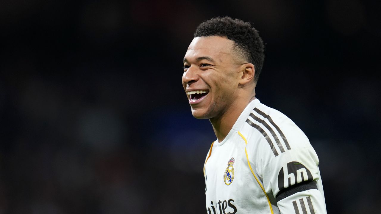 Real Madrid revine pe primul loc în La Liga după victoria cu Villarreal Real Madrid a reușit să-și reafirme supremația în La Liga, întorcându-se pe prima poziție a clasamentului grație unei victorii clare împotriva echipei Villarreal, scor 2-0