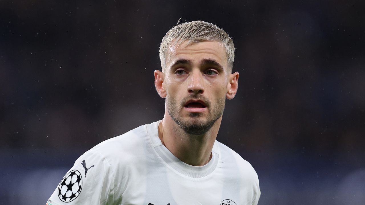 Vlad Dragomir strălucește în victoria Pafos Pafos a reușit o victorie impresionantă în fața echipei Slavia Praga, înregistrând un rezultat de 4-1, grație și evoluției remarcabile a românului Vlad Dragomir