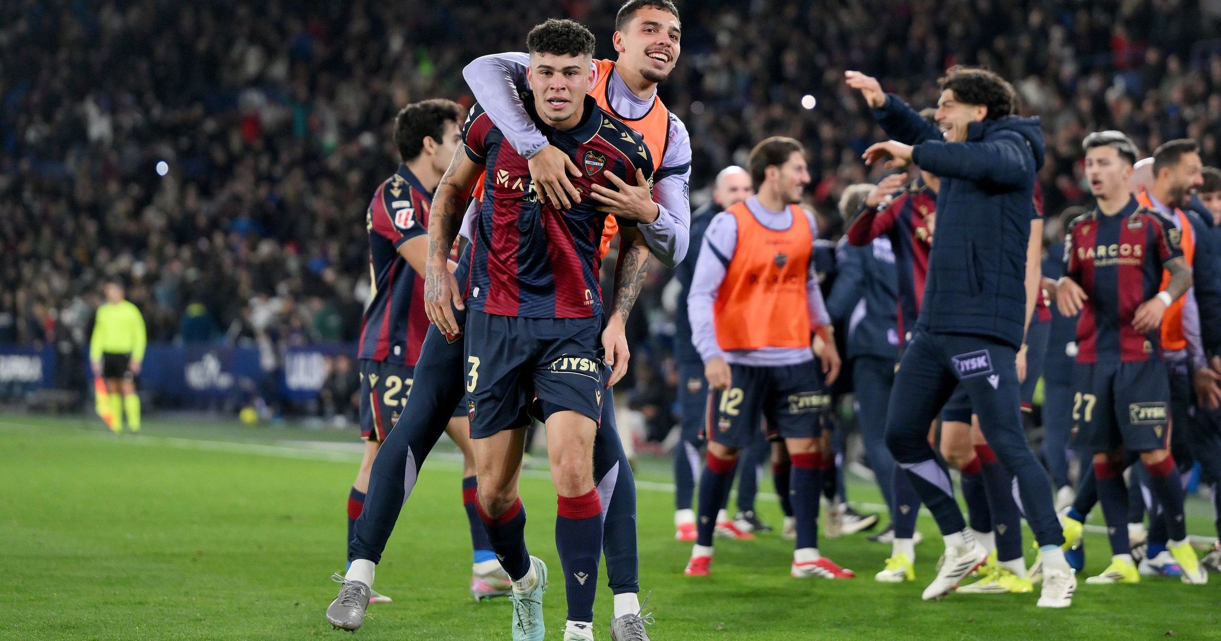 Victorie dramatică pentru Levante în fața rivalei Elche Levante a reușit o victorie incredibilă în fața echipei Elche, cu un rezultat de 3-2, într-un meci de intensitate mare disputat pe stadionul Ciutat de València