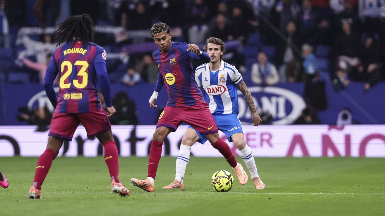 Barcelona câștigă derby-ul catalan cu Espanyol FC Barcelona a obținut o victorie importantă în derby-ul catalan, impunându-se cu 2-0 în fața rivalei locale, Espanyol, într-un meci din runda a 18-a a campionatului La Liga