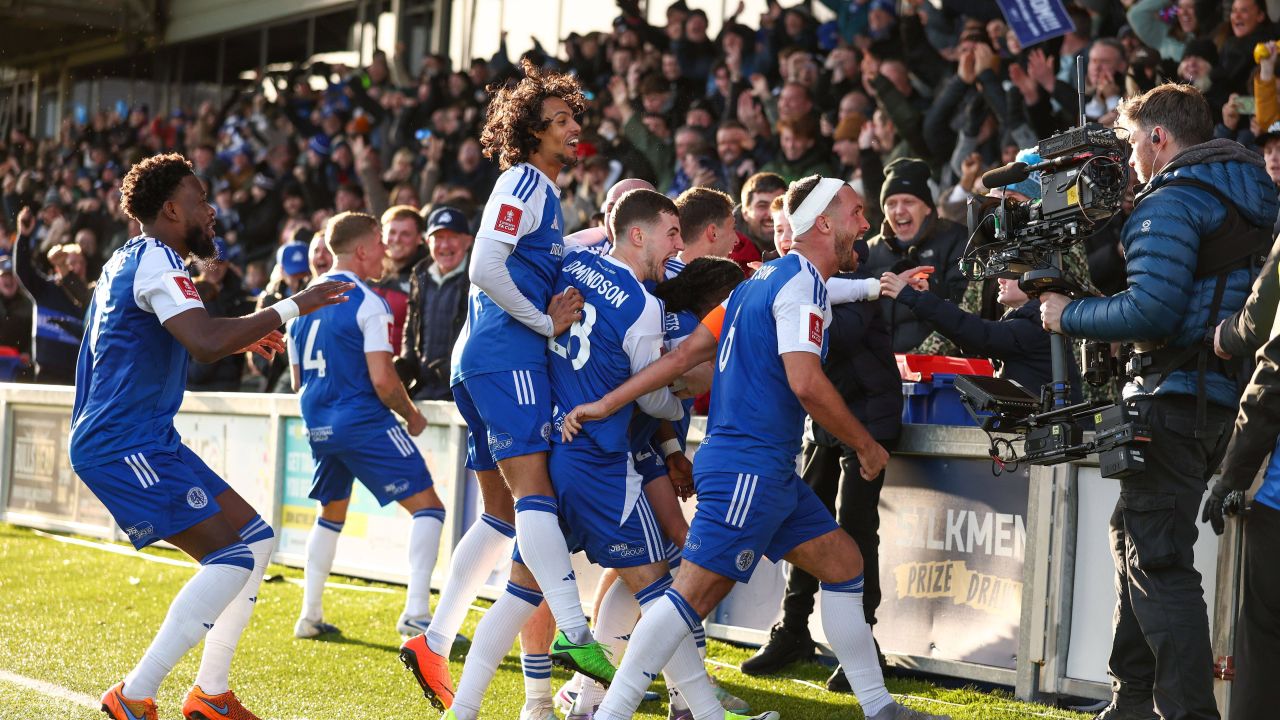 FA Cup: Spectacolul fotbalistic britanic continuă pe VOYO Unul dintre cele mai așteptate evenimente fotbalistice din Anglia, FA Cup, își deschide porțile pentru iubitorii sportului king pe platforma VOYO