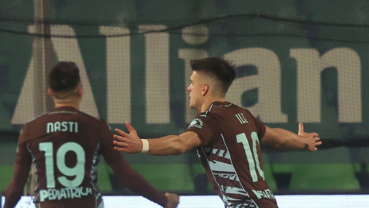 Rareș Ilie, noul talent român din Serie B, dă startul unei aventuri promițătoare la Empoli Rareș Ilie, tânărul de doar 22 de ani, a atras atenția iubitorilor de fotbal din România după ce a semnat un împrumut cu FC Empoli, echipă din liga secundă italiană