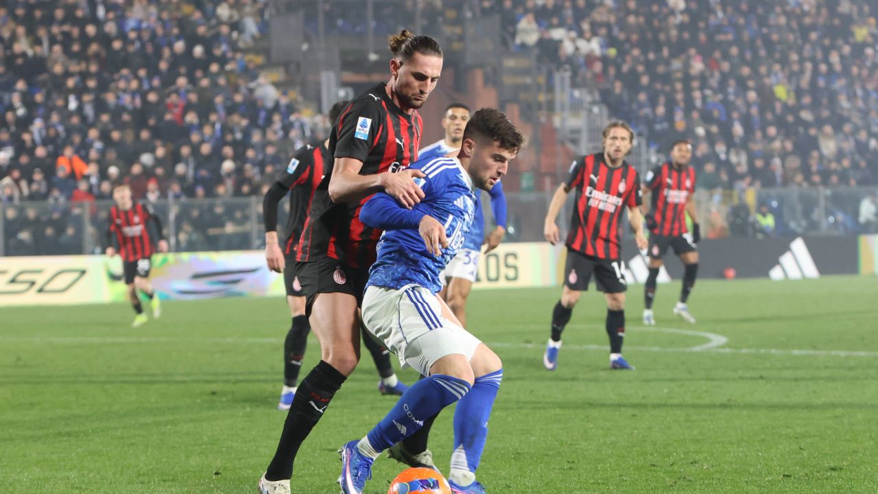 AC Milan își consolidează locul în clasament cu o victorie în fața lui Como AC Milan a reușit să se impună cu 3-1 în confruntarea disputată marți seara împotriva echipei Como, un meci restant din etapa a 16-a a Serie A