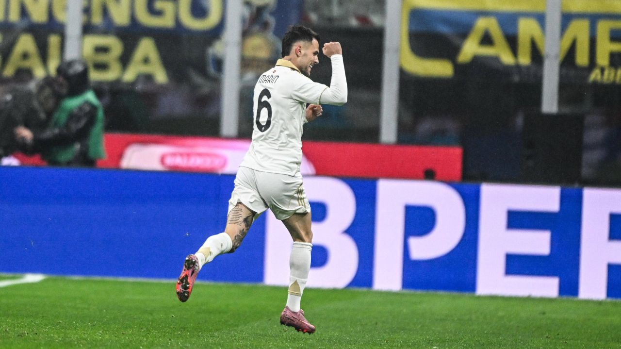 Marius Marin, în conflict cu Chivu; schimbat la pauză după dispute.