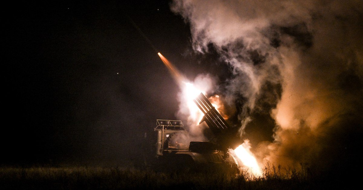 Forțele rusești schimbă tactica în atacul asupra Pokrovskului Forțele rusești au adoptat o nouă tactică de luptă în apropierea orașului Pokrovsk, conform Gărzii Naționale a Ucrainei