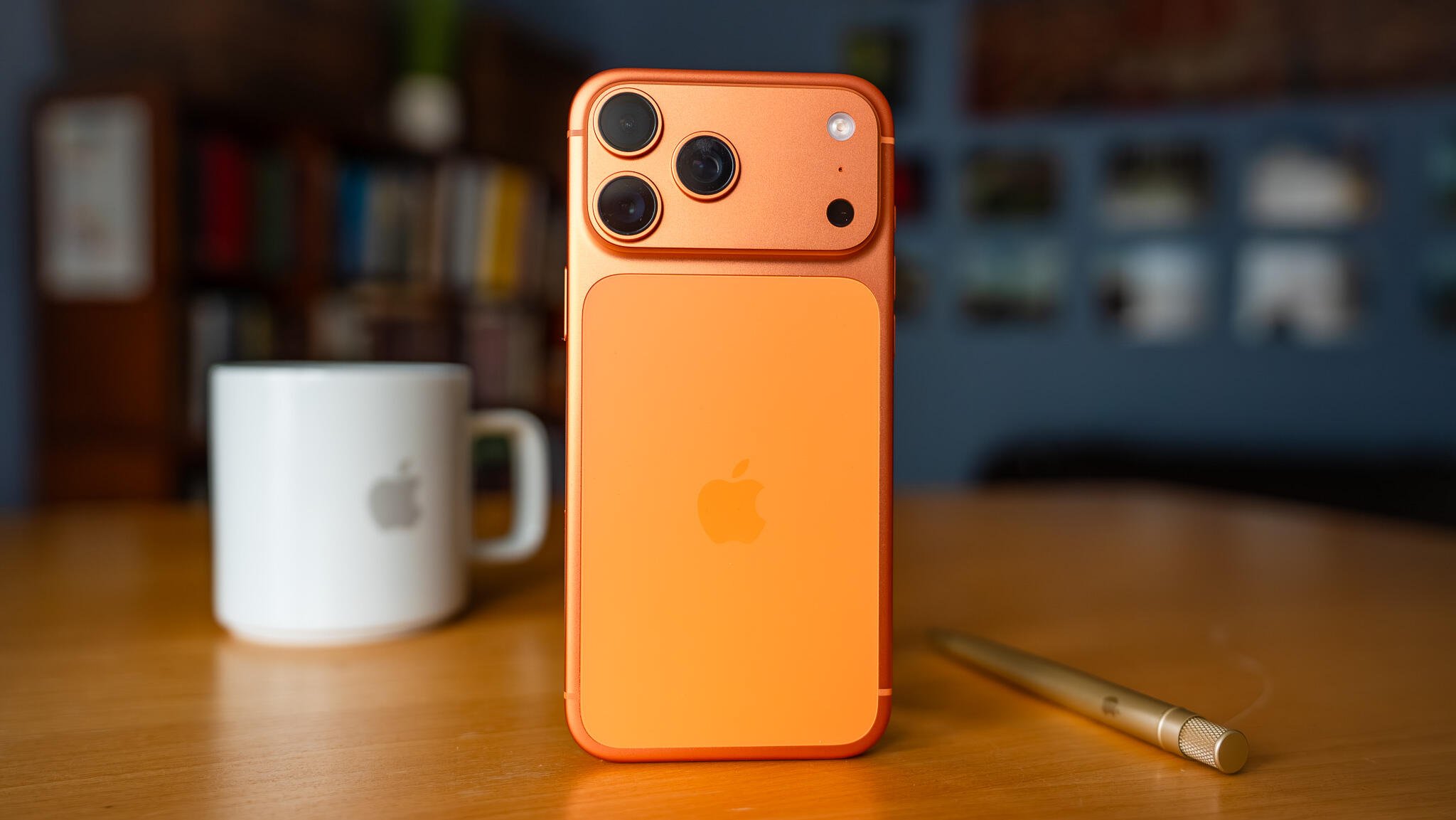 Universitatea de Agronomie și Centrul de Sănătate Mintală din București primesc iPhone 17 Pro și Pro Max din fonduri publice, alături de Airpods Pro de 1.000 de lei bucata