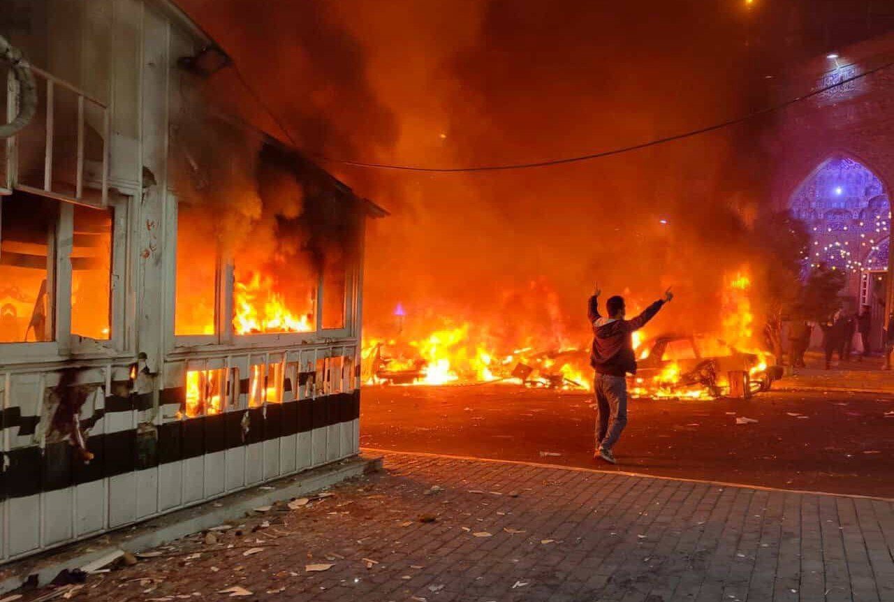 Marea Britanie își evacuează personalul diplomatic din Iran în contextul tensiunilor crescânde cu Washington Miercuri, Marea Britanie a decis să își evacueze complet ambasadorul și personalul diplomatic din Iran, într-un moment în care tensiunile regionale și internaționale escaladează periculos