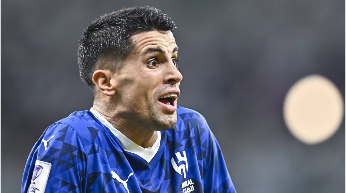 João Cancelo pe cale să revină la Barcelona, după ce a refuzat oferta lui Inter João Cancelo, fundașul portughez în vârstă de 31 de ani, se pregătește să facă o întoarcere spectaculoasă în fotbalul european, alegând Barcelona în locul celor de la Inter Milano