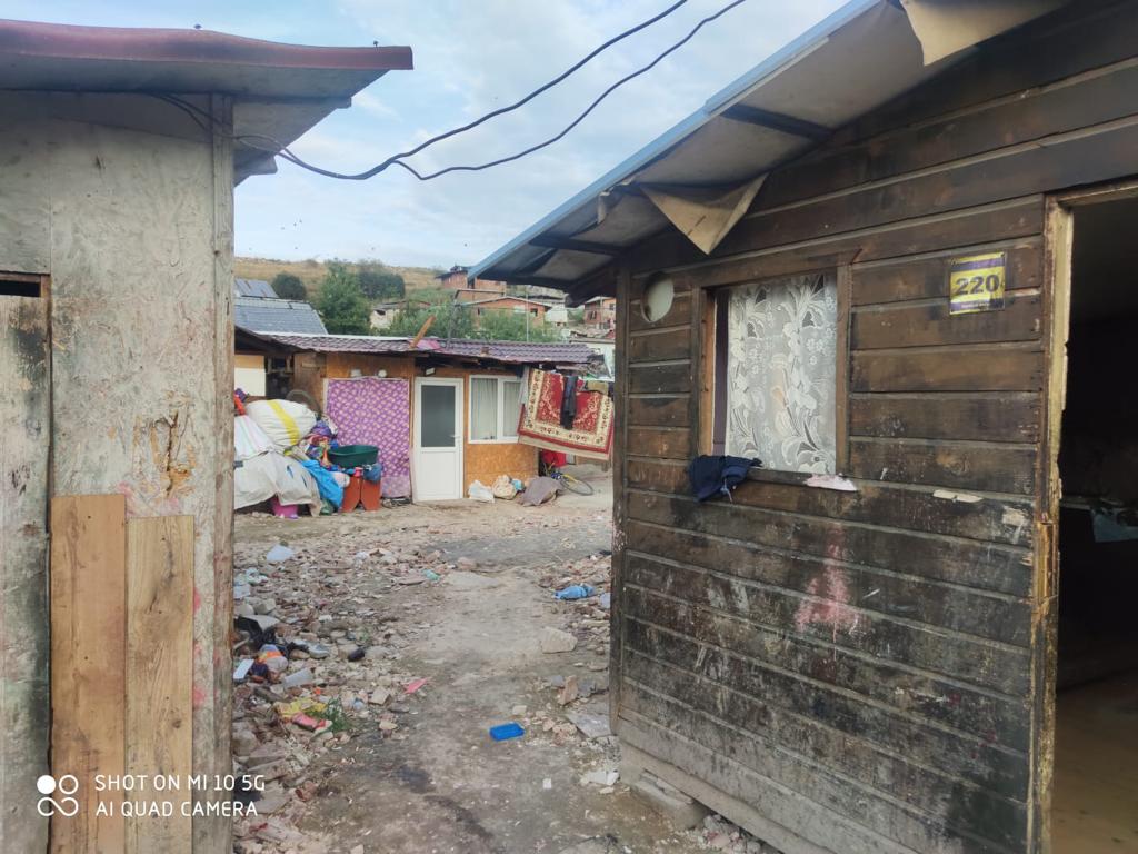 România, în fața unui nou conflict legat de politica fiscală pentru cartierele de romi Tensiunea socială și disputele privind taxele și impozitele locale pentru zonele locuite predominant de romi au revenit în atenție, într-un context în care autoritățile caută soluții pentru echilibrarea bugetelor locale fără a alimenta tensiunile sociale