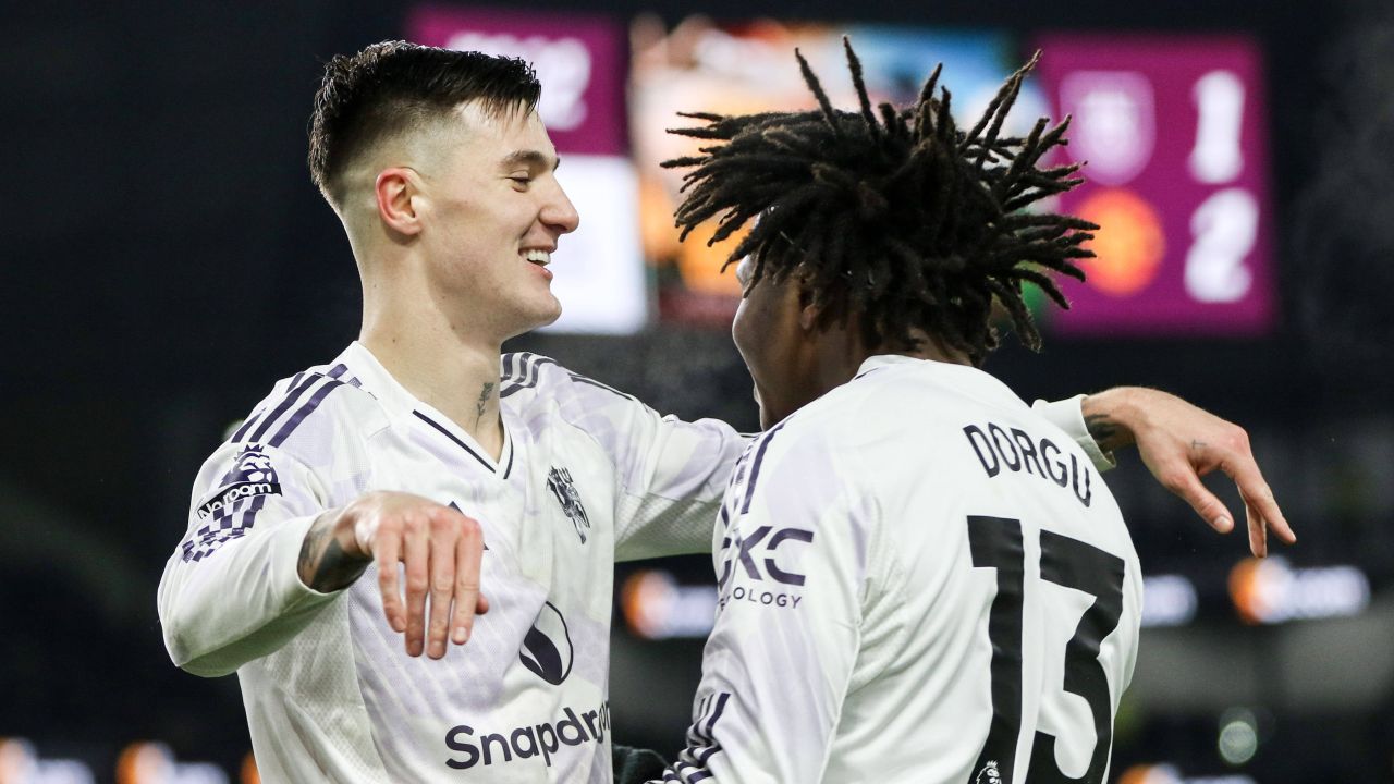 Manchester United, victorie entuziasmantă în fața lui Brighton Manchester United a obținut o victorie importantă pe teren propriu împotriva echipei Brighton, reușind să își întărească astfel poziția în clasamentul Premier League