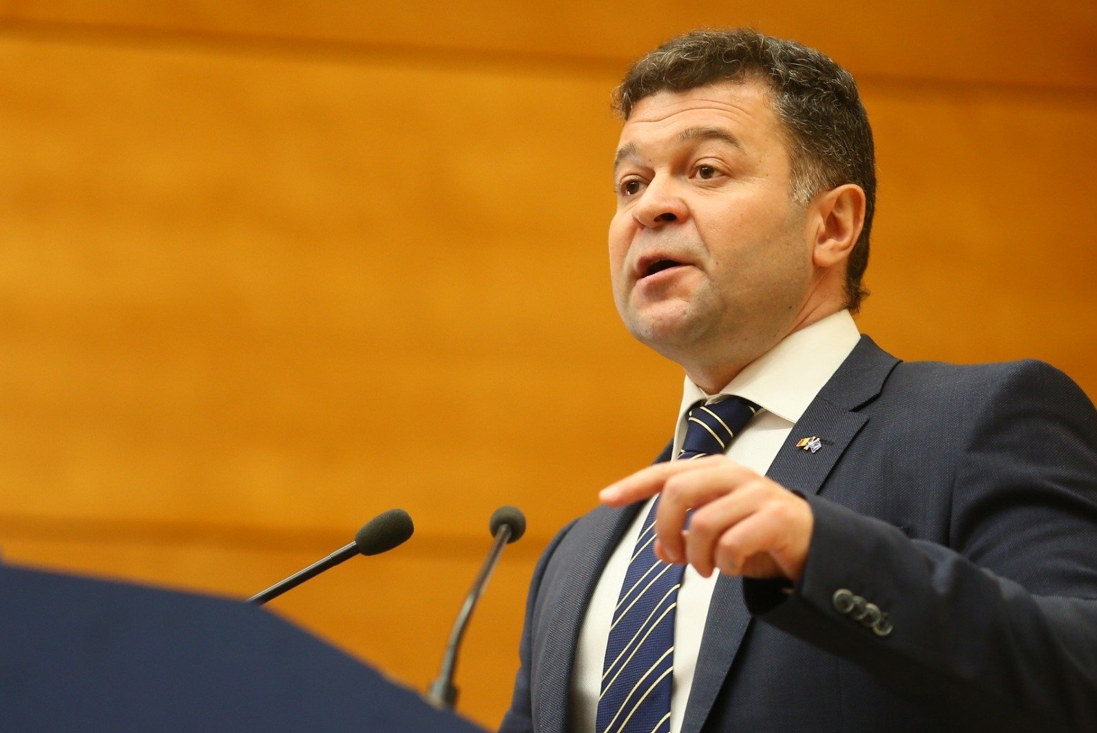 Rectorul Universității de Vest din Timișoara, Marilen Pirtea, a fost victima unui furt în imediata apropiere a locuinței sale, sâmbătă seară