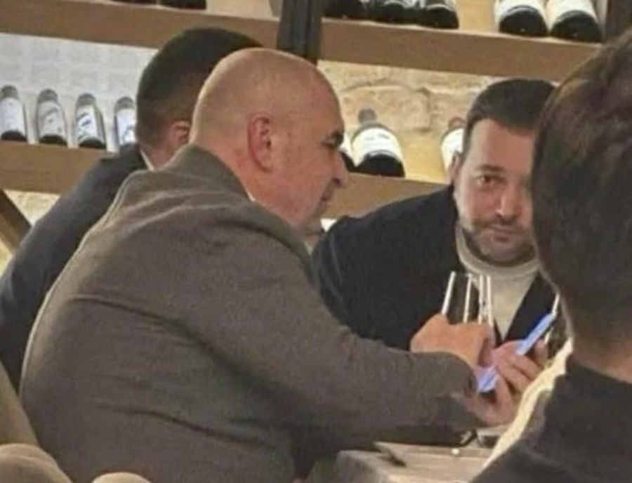 Scandal în Cetatea Oradea: Fotografia unei cine private stârnește controverse O simplă fotografie de la o cină privată, desfășurată într-un restaurant din Cetatea Oradea, a declanșat un scandal public între omul de radio Mihai Morar și premierul Ilie Bolojan