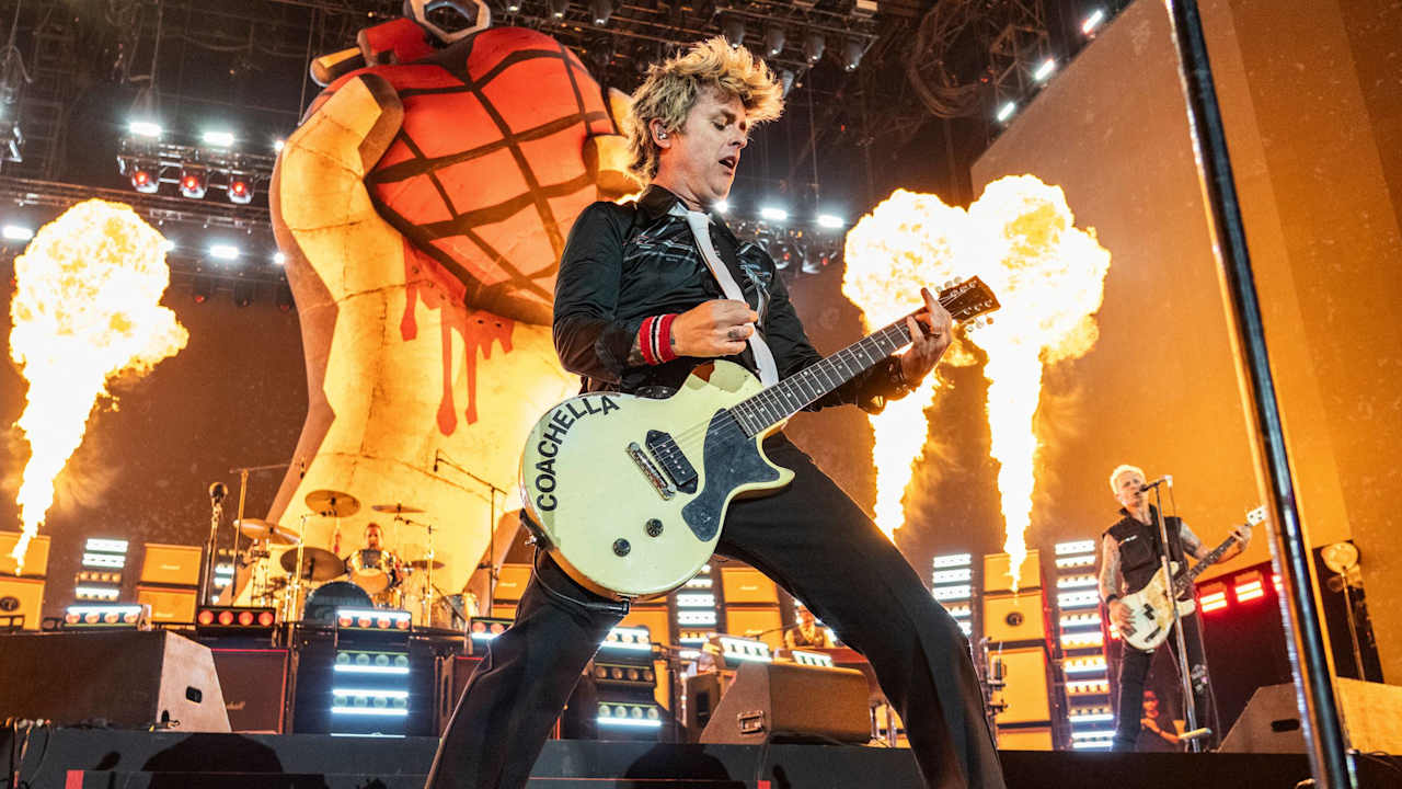Green Day deschide Super Bowl 60: Un omagiu vibrant dedicat istoriei NFL Într-un an historic în care Super Bowl împlinește 60 de ani, NFL a anunțat că celebra trupele Green Day va fi responsabilă cu deschiderea ceremoniilor pe 8 februarie la Levi’s Stadium din Santa Clara, California