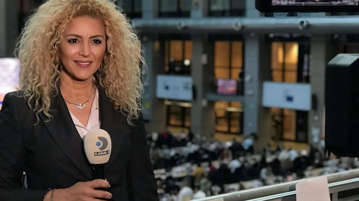 Nicoleta Drăgușin, legenda jurnalismului românesc, a murit la 46 de ani Nicoleta Drăgușin, una dintre cele mai respectate jurnaliste de la Kanal D, și-a încheiat parcursul pe această lume la vârsta de doar 46 de ani, după o scurtă și tumultoasă luptă cu o boală incurabilă