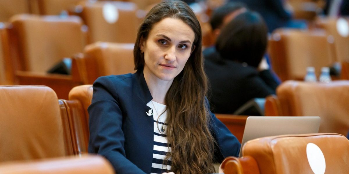 oana-toiu-usr-parlament-e1657040805130.jpg - ReactMedia