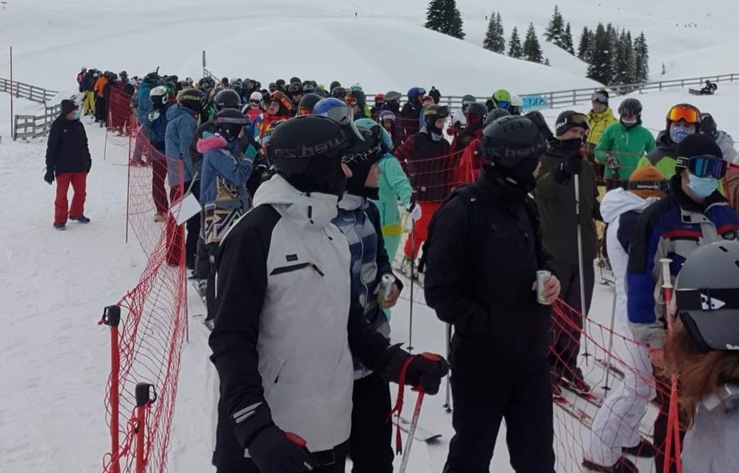 Poiana Brașov, refugiu preferat pentru schi și relaxare, s-a transformat din nou în epicentrul distracției de iarnă, odată cu deschiderea sezonului din plin