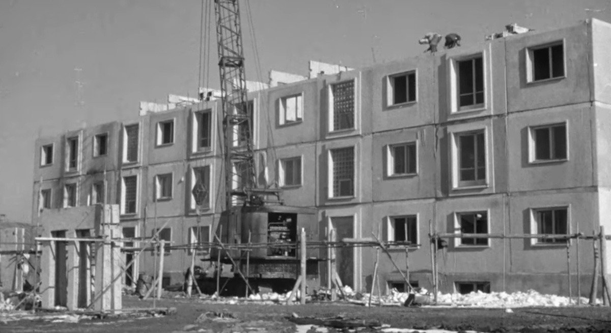 România, pe locul al treilea mondial în accesul la proprietate imobiliară România devine una dintre țările cu cele mai ridicate rate de deținere a locuințelor din lume, ocupând poziția a treia într-un clasament global, cu o rată de 93,9%