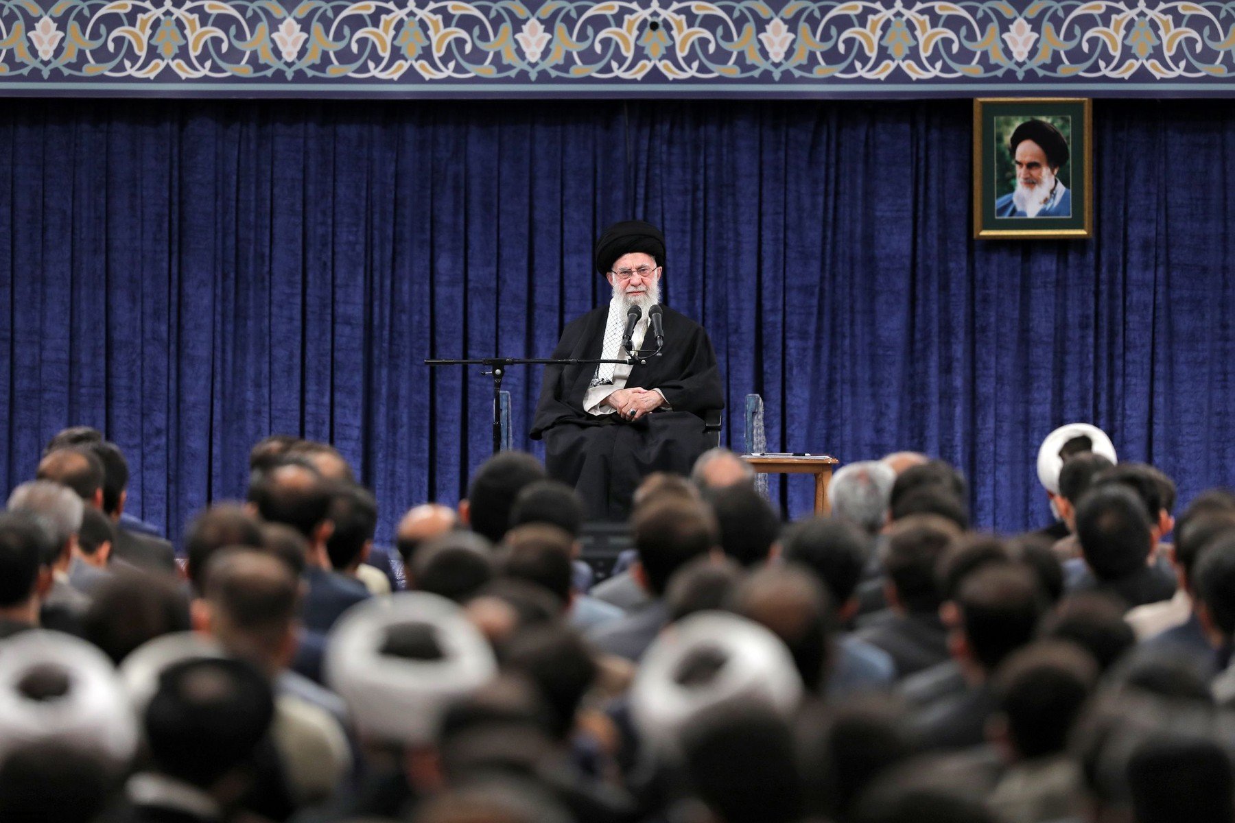 Khamenei recunoaște problemele economice ale Iranului, dar avertizează împotriva revoltei populare Liderul suprem al Iranului, ayatollahul Ali Khamenei, a făcut recent o declarație care marchează o schimbare subtilă în abordarea oficială față de protestele viu contestate din întreaga țară
