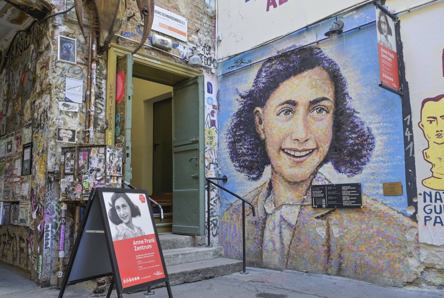 Eva Schloss, ultima martoră supraviețuitoare a Holocaustului și sora vitregă a Annei Frank, a trecut în neființă la vârsta de 96 de ani, în Londra, unde a locuit timp de decenii