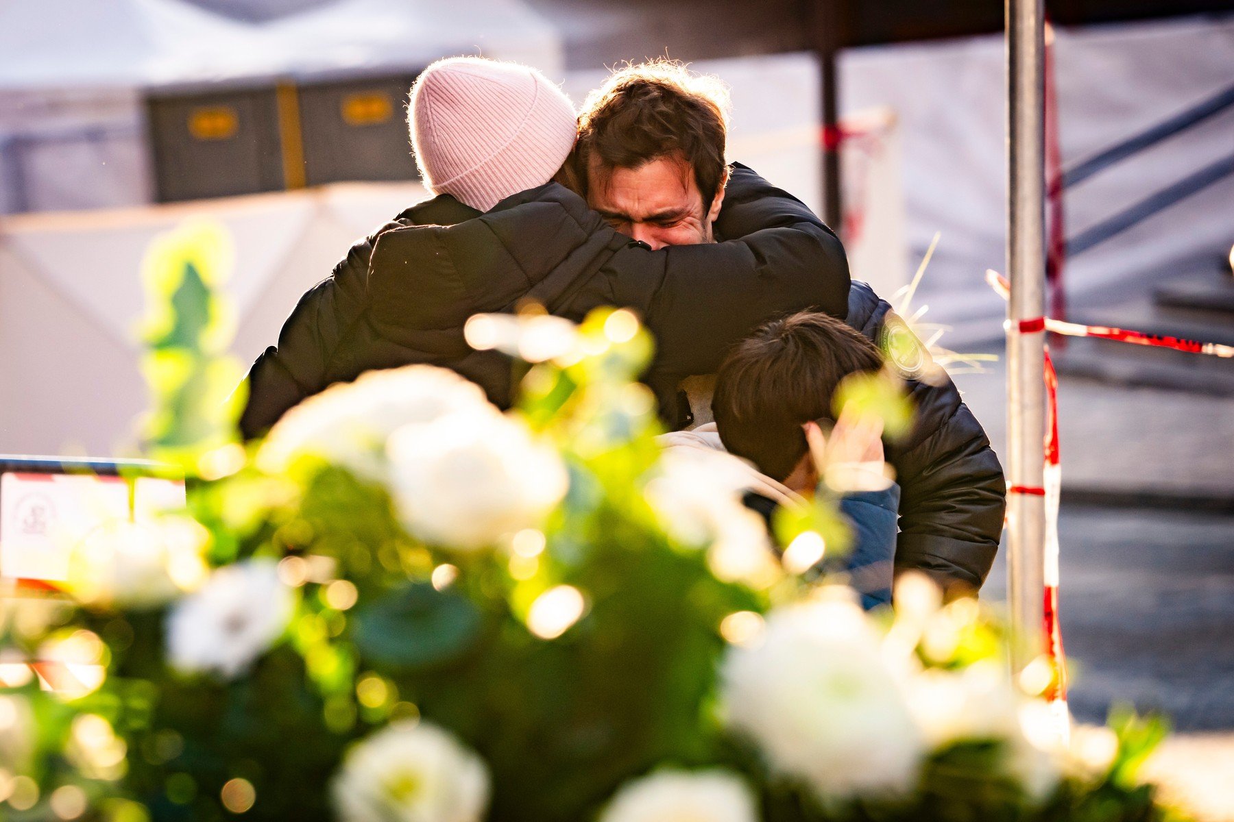 Trupurile celor patru cetățeni elvețieni decedați în incendiul de la Crans-Montana, identificate și restituite familiilor Tragedia de proporții petrecută în noaptea de Anul Nou în stațiunea montană Crans-Montana, din Elveția, a lăsat în urmă o dublă durere pentru familiile victimelor