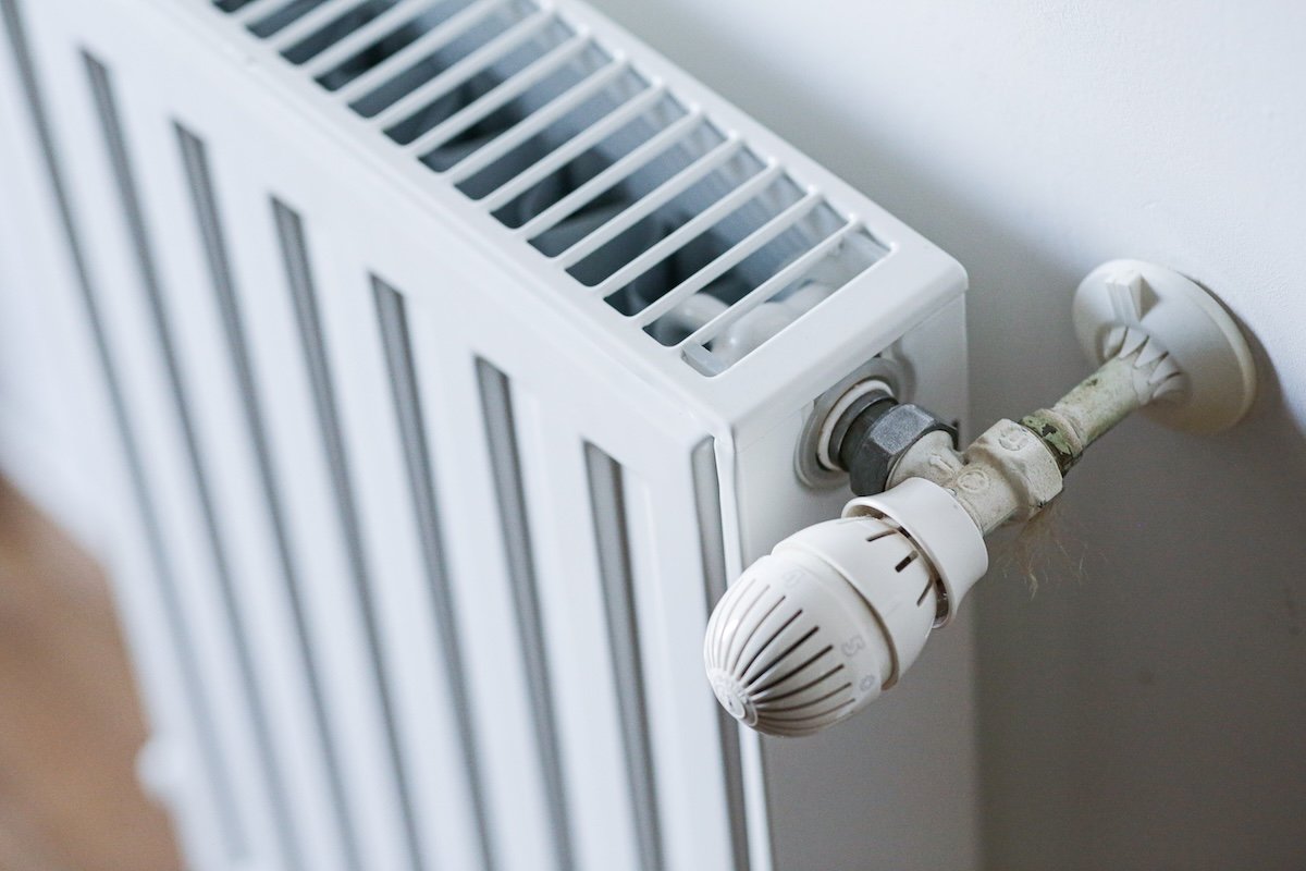 Amenda pentru nemontarea repartitoarelor de căldură, un demers inițial prevăzut pentru intrarea în vigoare la începutul anului 2023, a fost din nou amânată, de această dată până în 2027