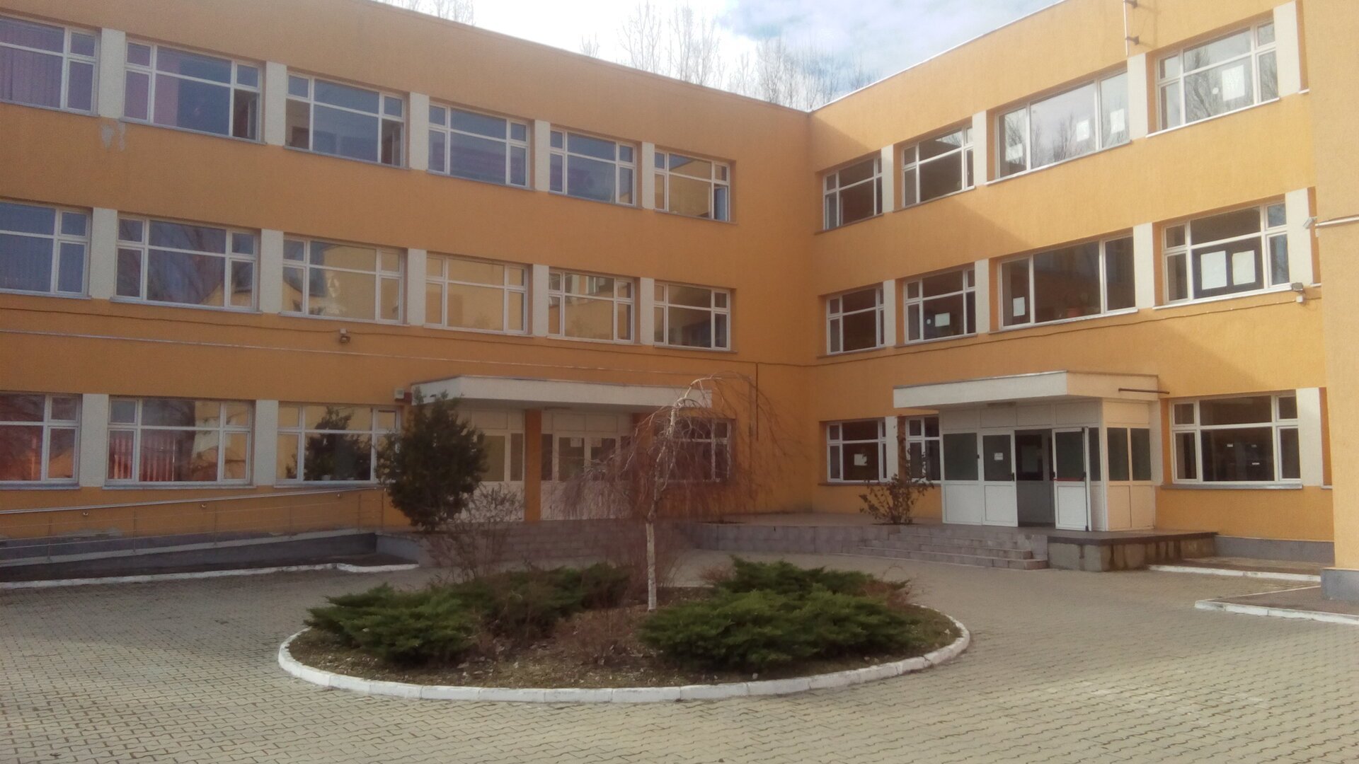 Primăria Sectorului 3 intenționează din nou să majoreze bugetul pentru renovarea Liceului Tehnologic „Dragomir Hurmuzescu”, un proiect de infrastructură de mare anvergură care a trecut recent prin mai multe ajustări de preț
