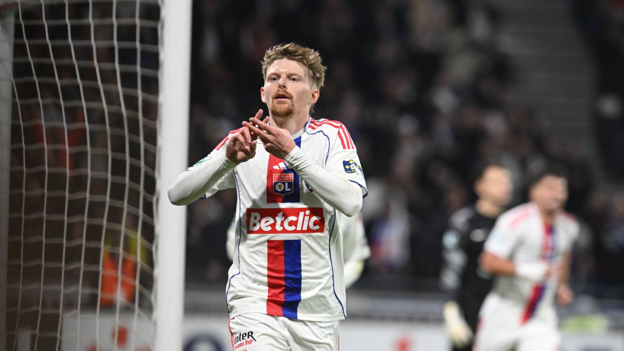 Lyon își continuă drumul accidentat în Ligue 1 Sâmbătă seara, Olympique Lyon a suferit o înfrângere neagră pe teren propriu, cedând cu 1-3 în fața lui Stade Rennais, într-un meci crucial din Ligue 1