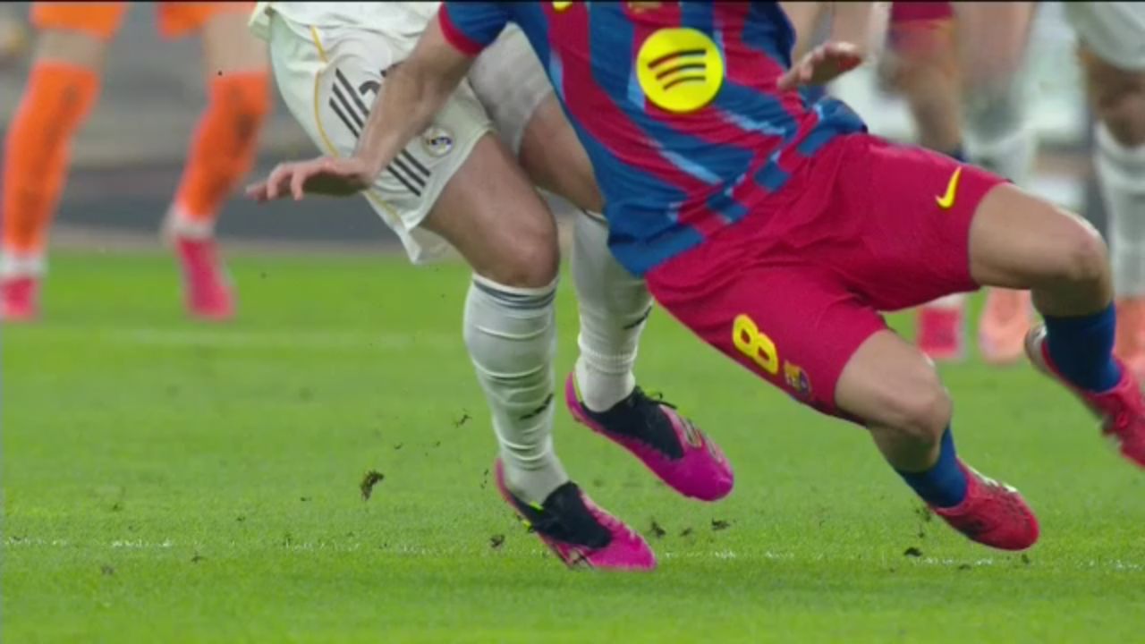 Specialistul analizează controversa dintre Xabi Alonso și Hansi Flick la Barça – Real Madrid.