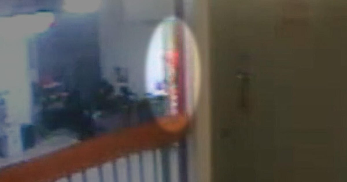 O umbră portocalie în noaptea morții lui Epstein: noi detalii din documentele Justiției Recent, publicația CBS News a făcut publice documente ale Departamentului de Justiție care Dezvăluie o anomalie majoră în investigația morții lui Jeffrey Epstein