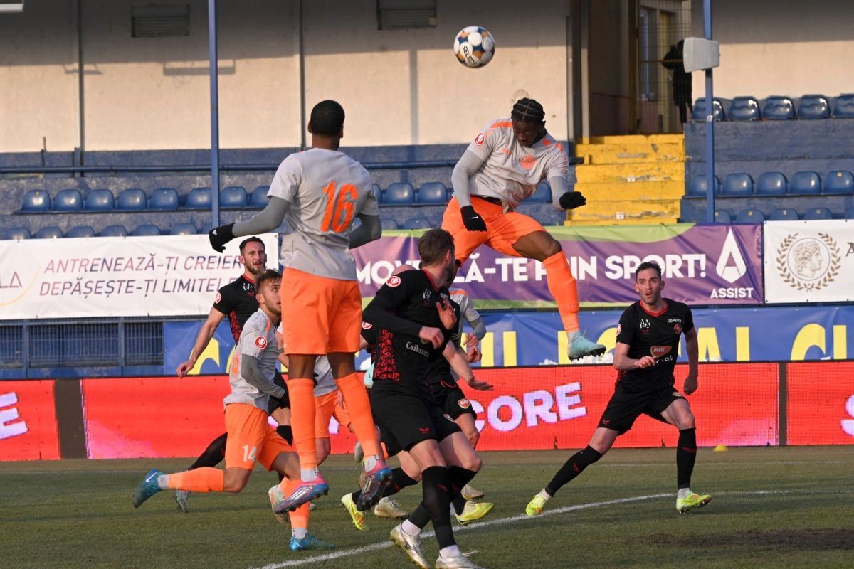 Oțelul Galați își păstrează șansele în Superligă după o victorie strânsă în fața Metaloglobus Oțelul Galați a învins Metaloglobus cu 1-0 într-o partidă tensionată disputată sâmbătă pe terenul din Clinceni, marcând o revenire timidă în competiție pentru formația gălățeană